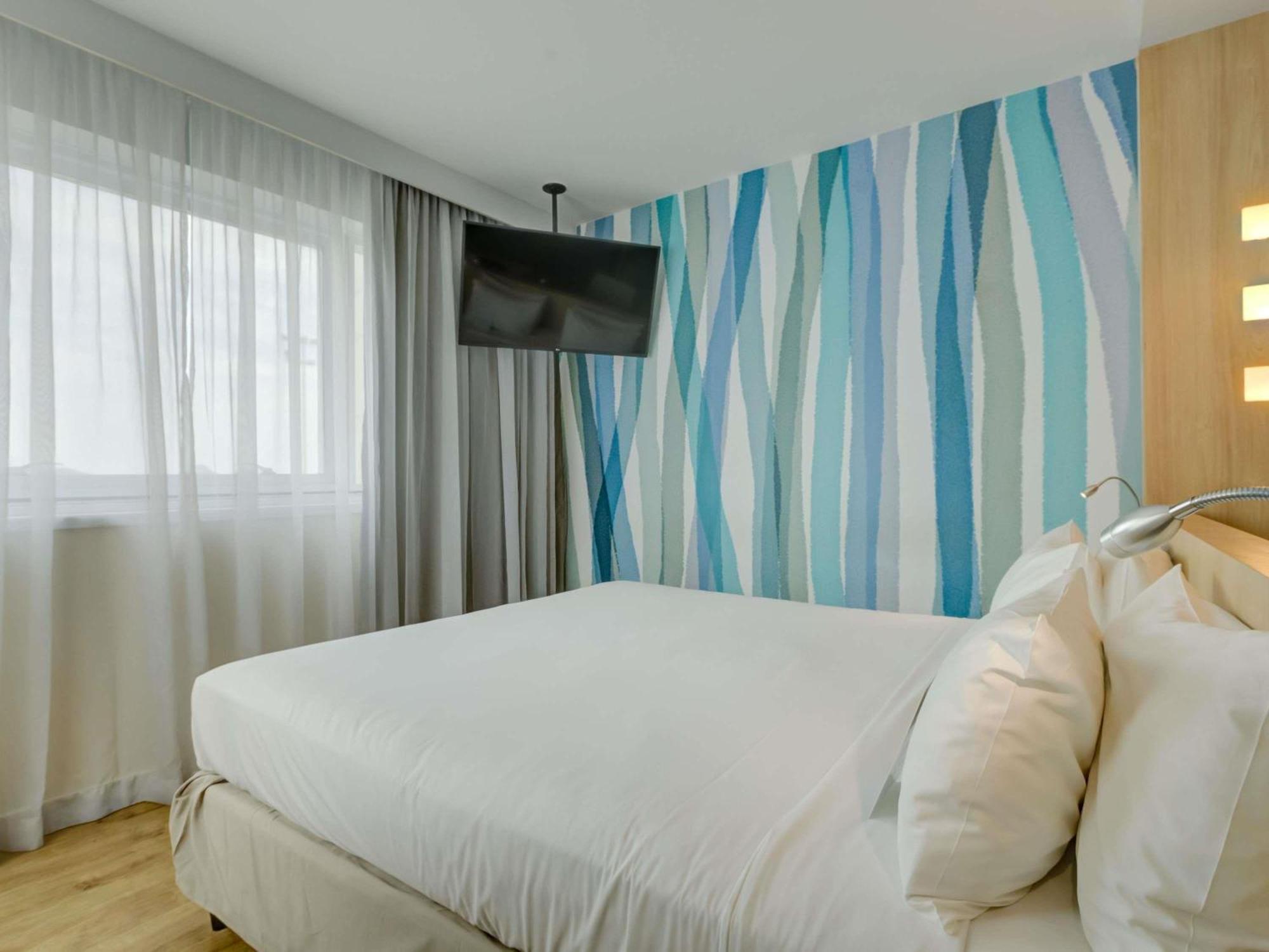 Superior Room Double Bed Ocean View