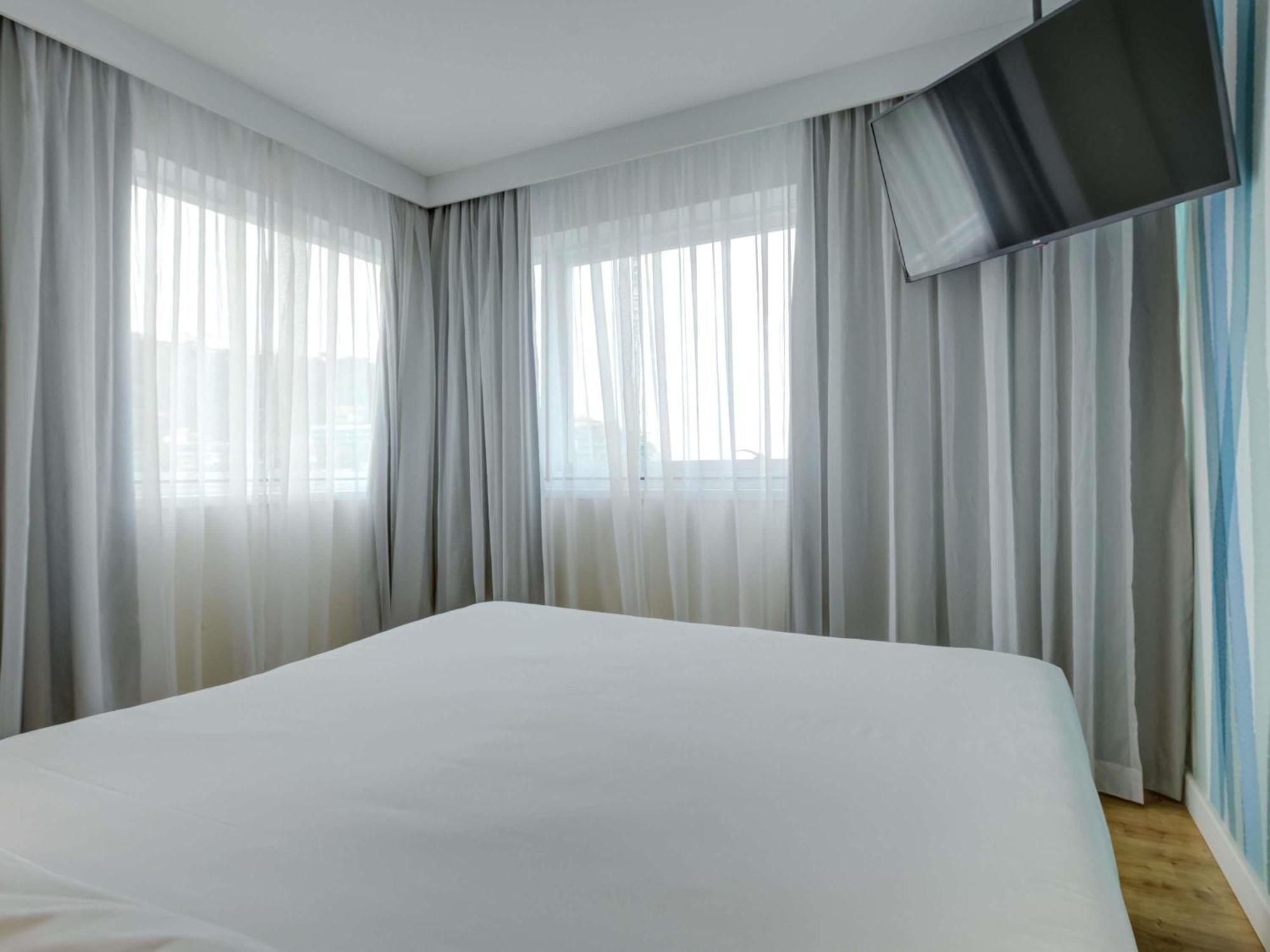 Superior Room Double Bed Ocean View