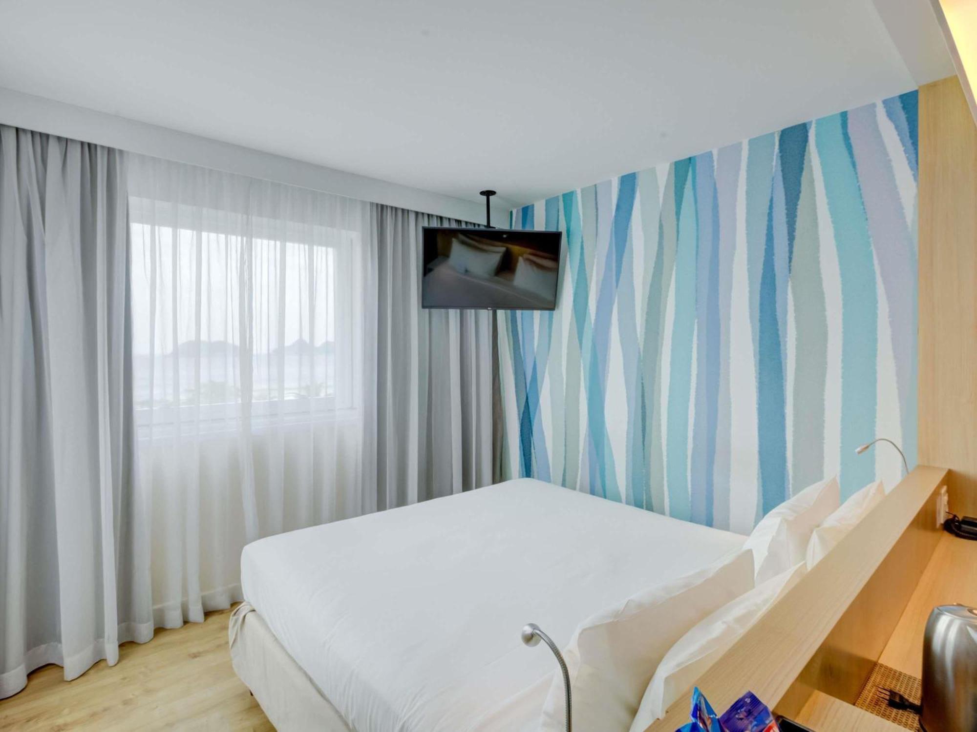 Superior Room Double Bed Ocean View